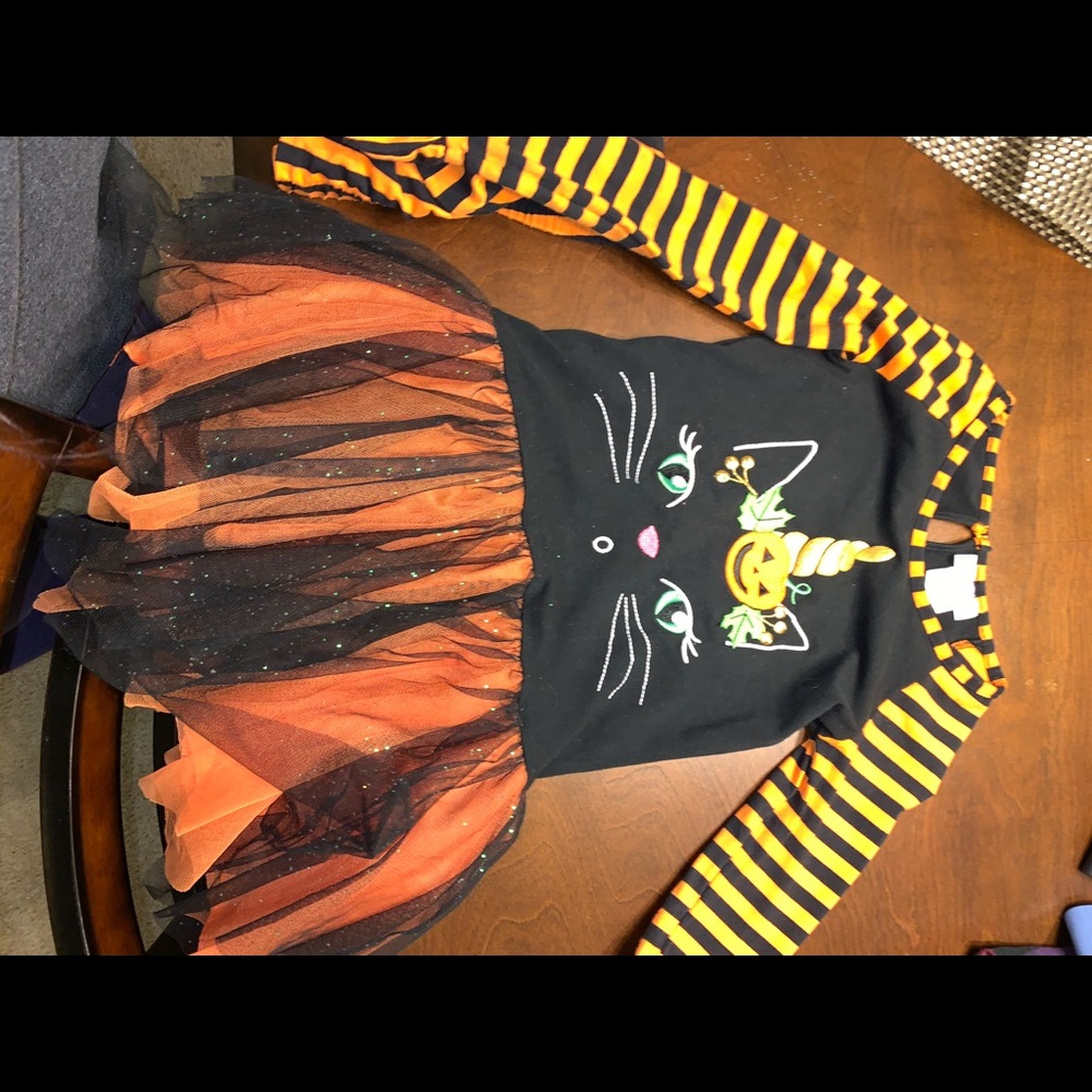 Little girl’s Halloween outfit